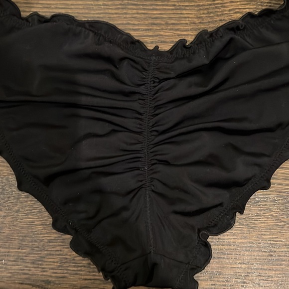 Never Worn Top! “Victoria’s Secret” Chic Bikini Top with Ruffled Bottom! Size M. - Picture 10 of 11